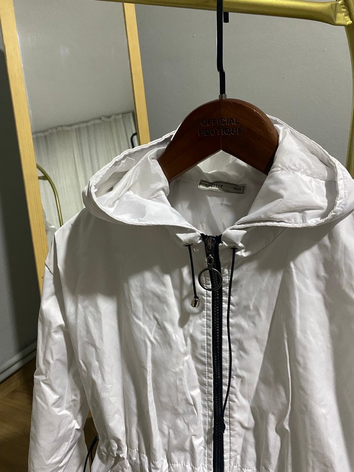 Beyaz Fermuarlı Kadın Yağmurluk - Görsel 2