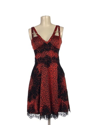 Guess Kısa Elbise %70 İndirimli.