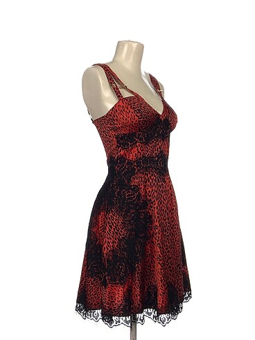 Guess Guess Kısa Elbise %70 İndirimli.