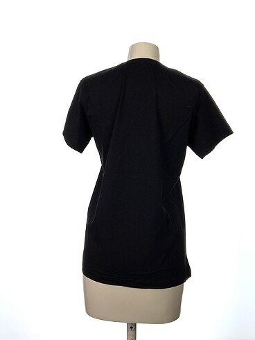 s Beden Diğer T-shirt %70 İndirimli.