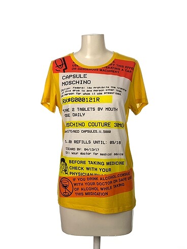 Moschino T-shirt %70 İndirimli.