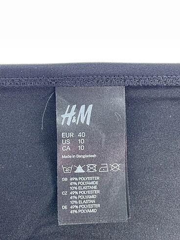 40 Beden siyah Renk H&M Mayo %70 İndirimli.