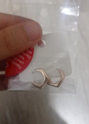 Diğer Altın Renkli Elastik Midi Beşgen Küpe