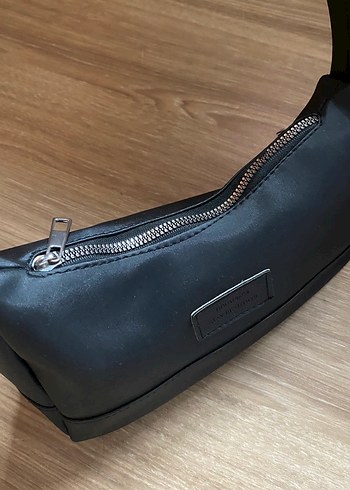 Siyah Deri Fermuarlı Minimalist Kadın Çantası - Görsel 2