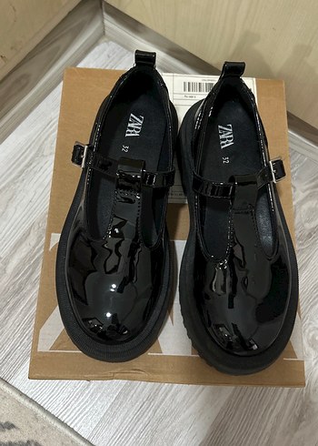 Kızlar için Siyah Rugan Tokalı Loafer - Görsel 2