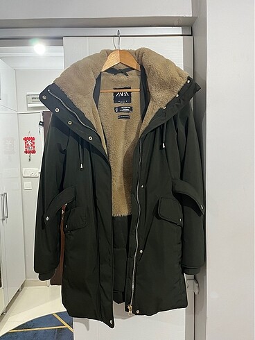 Zara Mont