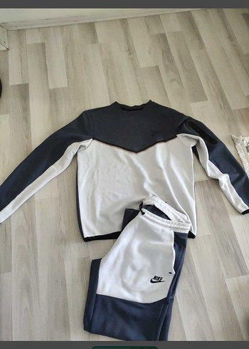 Nike Siyah Beyaz Renk Bloklu Esofman Takimi