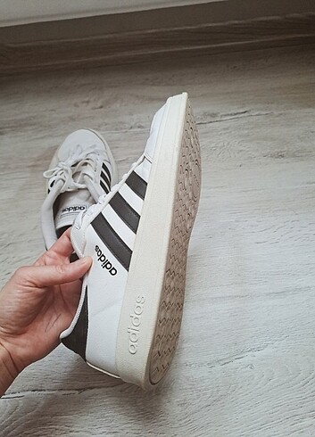 42 Beden beyaz Renk Adidas Marka Erkek Spor Ayakkabı