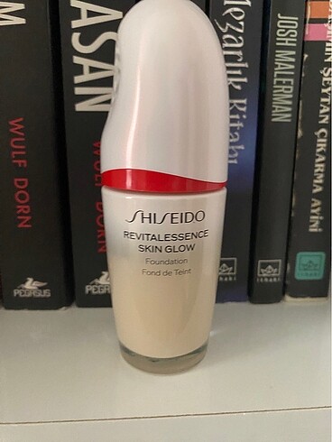 shiseido revitalessence skin glow fondöten 110 alabaster