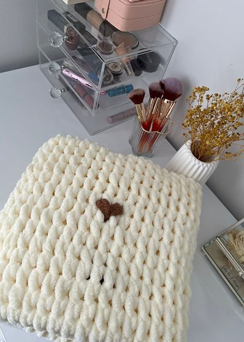 Nakışlı Beyaz Örgü Çocuk Battaniyesi - Görsel 5