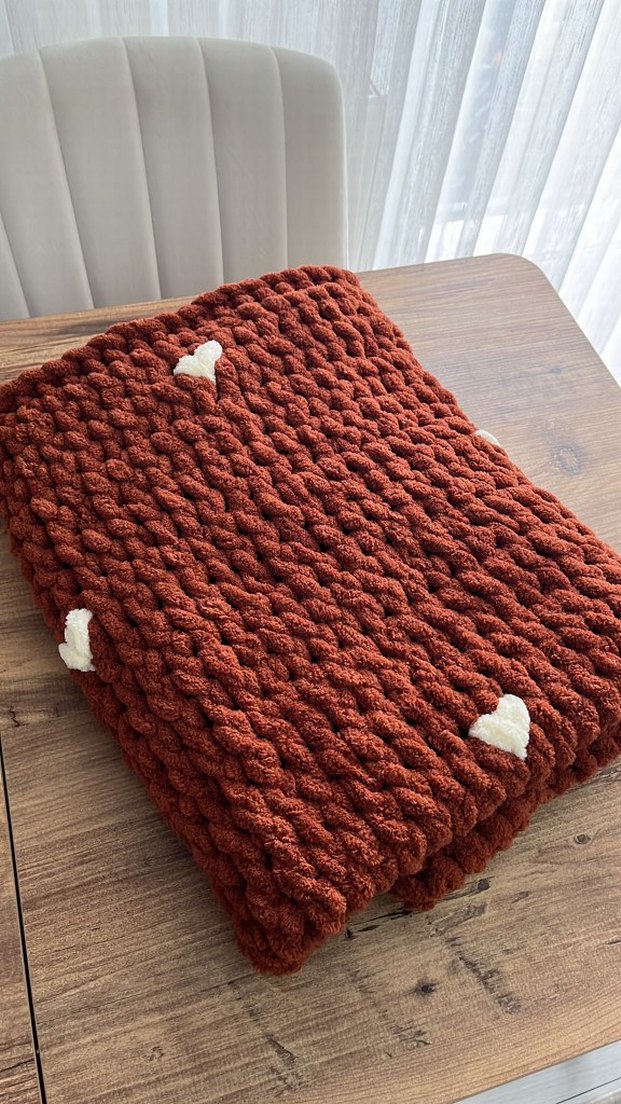 Kahverengi Nakışlı Örgü Çocuk Battaniyesi - Görsel 2