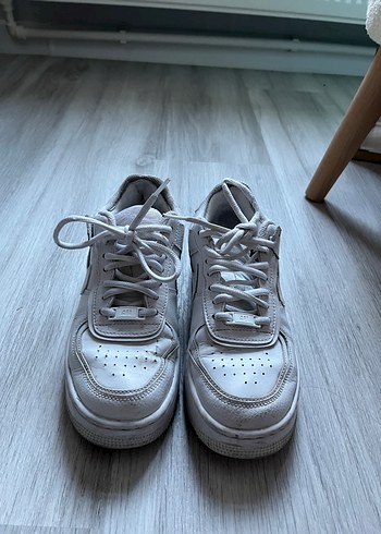 Beyaz Bağcıklı Minimalist Kadın Spor Ayakkabı - Görsel 2