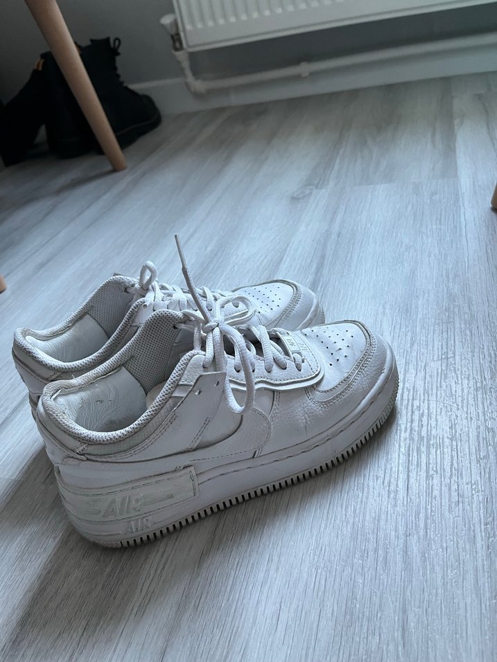 Beyaz Bağcıklı Minimalist Kadın Spor Ayakkabı - Görsel 3