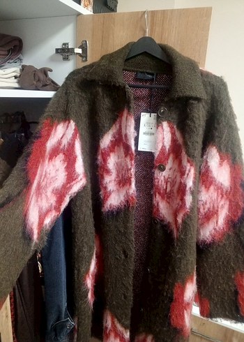 Batik Desenli Fırçalanmış Jakar Örgü Kaban - Görsel 4