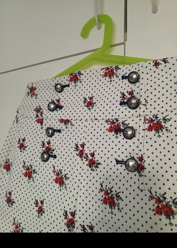 Zara Çiçek Desenli Puantiyeli Beyaz Mini Şort - Görsel 3