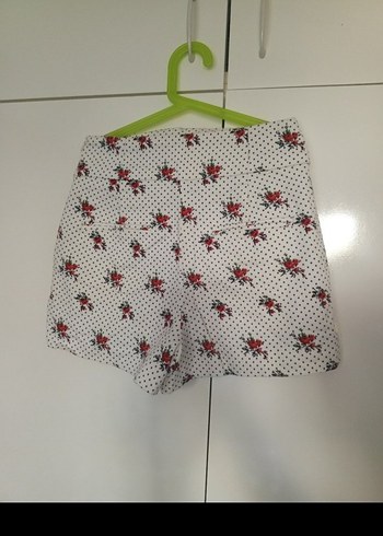 Zara Çiçek Desenli Puantiyeli Beyaz Mini Şort - Görsel 4