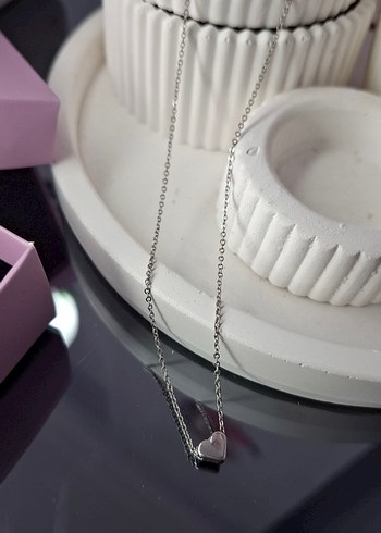 Beden Minimalist Zincir Detaylı Mini Kalp Kolye