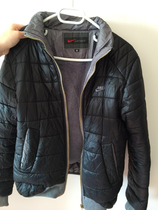 Nike mont