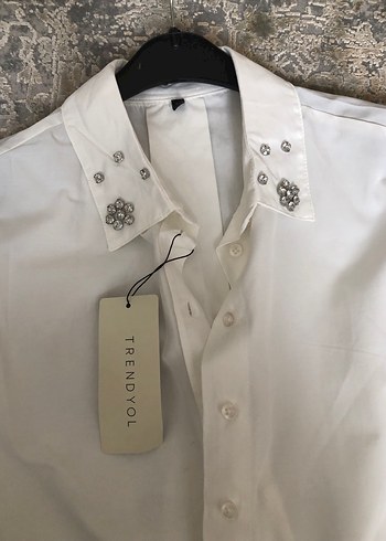 Düğmeli Beyaz Pamuklu taşlı Kadın Gömlek - Görsel 2