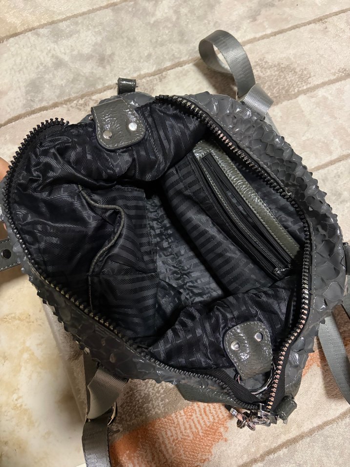 Gri Yılan Derisi Desenli Kadın Çanta - Görsel 3