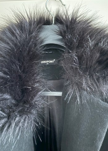 Kuşaklı Siyah Kaban, Kürk Detaylı Yaka - Görsel 2