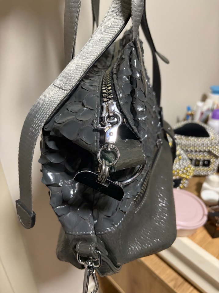 Gri Yılan Derisi Desenli Deri Çanta - Görsel 4