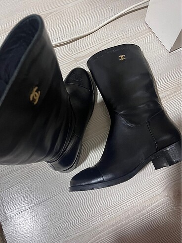 Chanel deri çizme