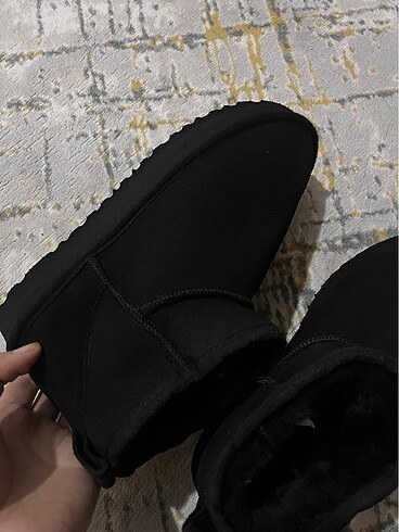 ugg bot