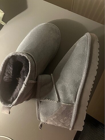 ugg bot