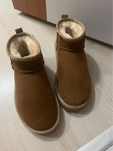 ugg bot