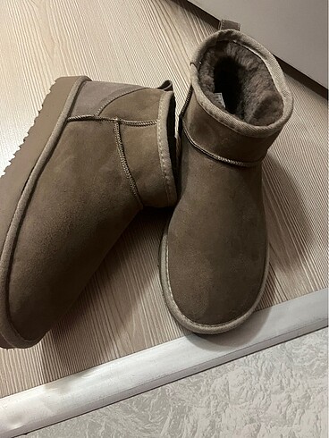 ugg bot