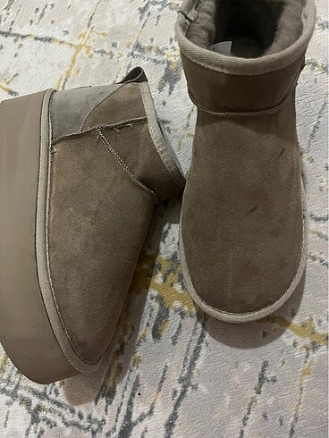 ugg bot platform