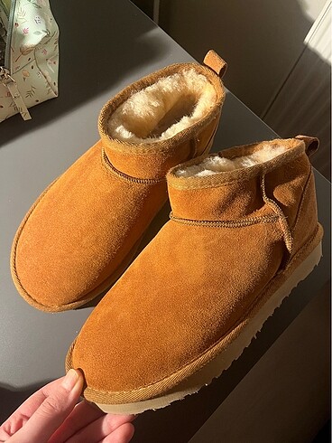 ugg bot
