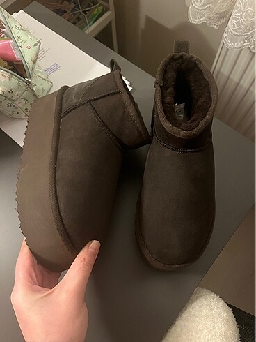 ugg bot