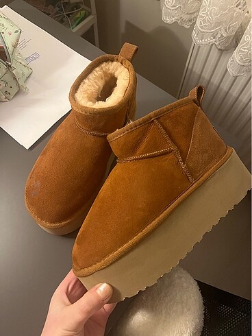 ugg bot