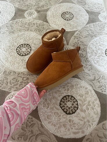 ugg bot