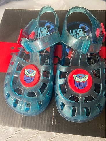Optimus prime sandalet erkek çocuk çok iyi durumda 29-30 numara