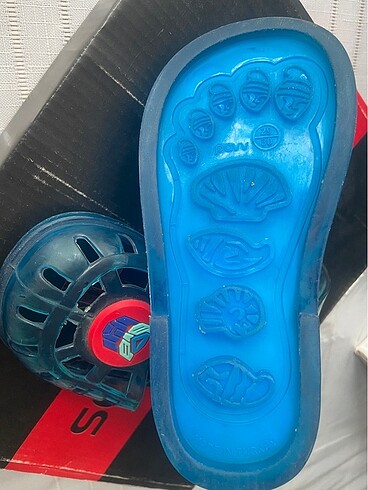 30 Beden Optimus prime sandalet erkek çocuk çok iyi durumda 29-30 numara
