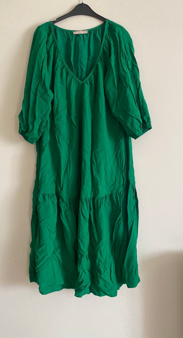 Yeşil V Yaka Uzun Keten Elbise - Görsel 4