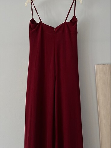 38 Beden Bordo ince askılı yırtmaçlı uzun elbise
