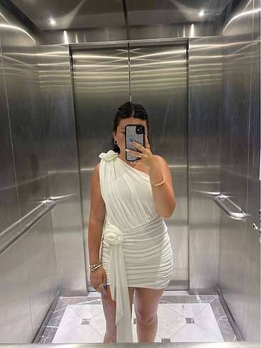 Zara gül detaylı beyaz elbise