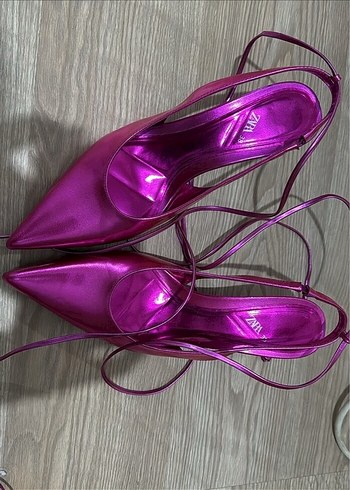 Metalik topuklu zara