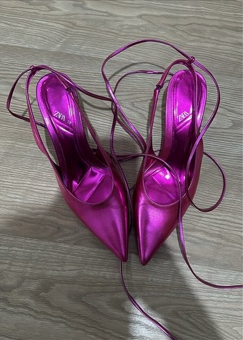 38 Beden Metalik topuklu zara