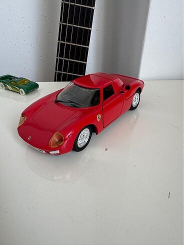 Ferari maket araba