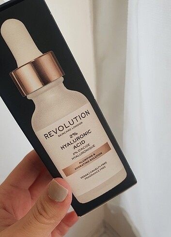 Revolution hyaluronic acid serum for skin hydration