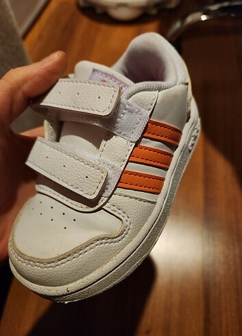 23 Beden beyaz Renk Adidas 23 no ayakkabi
