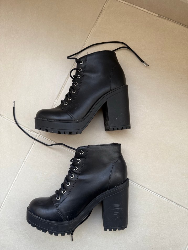 H&M marka Siyah Deri Dolgu Topuklu Kadın Bot - Görsel 2