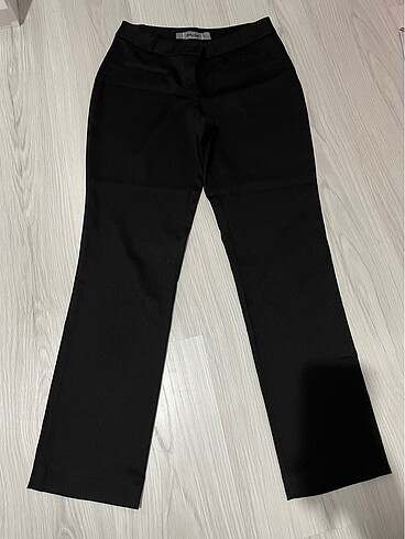 3 adet siyah kumaş pantalon