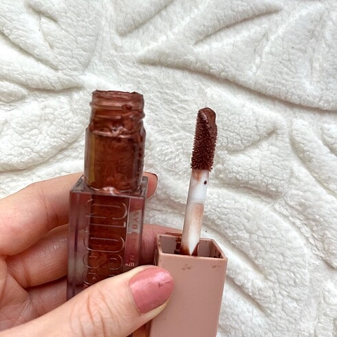 Beden çeşitli Renk Maybelline Lifter Gloss 17 ve 003 numara