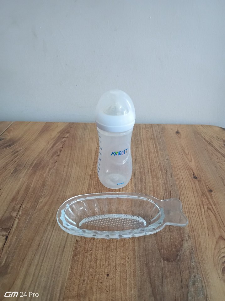Beyaz Avent Bebek Biberonu ve cam rende - Görsel 2